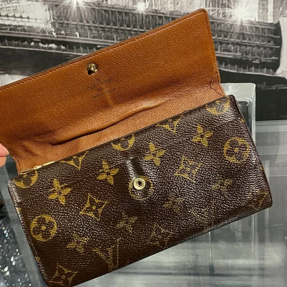Authentic Louis Vuitton Monogram Sarah Wallet - Picture 8 of 13